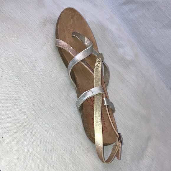 Blowfish size 4 youth  Silver gold and copper tone  Strappy Sandals - Picture 14 of 15